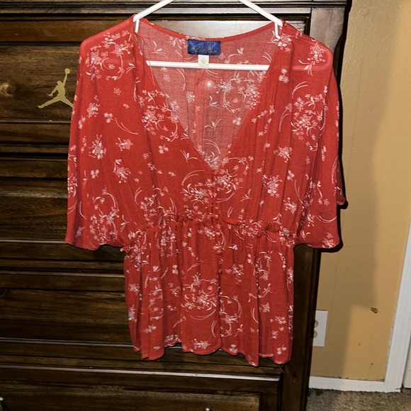 Cute burnt orange top - Picture 1 of 3